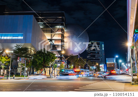 台湾　士林夜市の最寄り駅　剣潭駅前 110054151