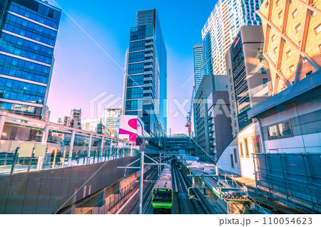 日本の東京都市景観 誕生したShibuya Sakura Stageや山手線、渋谷駅などを望む 110054623
