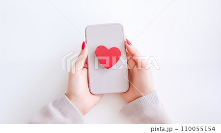 スマホの画面とハートマーク 110055154