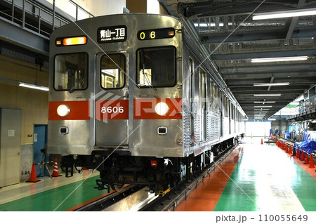 車両基地に停車する東急電鉄8500系(快速・青山一丁目表示) 車両基地に停車する東急電鉄8500系(快速・青山一丁目表示) 110055649