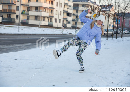 The woman stumbled while walking and falls backwards. 110056001