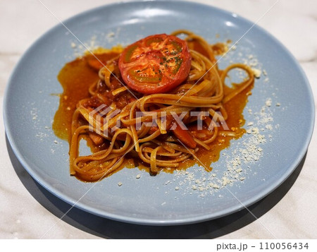 トマトソースのパスタ 110056434