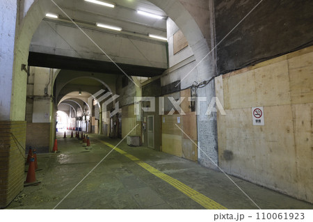 鶴見線 国道駅の商店街 鶴見線 国道駅の商店街 110061923