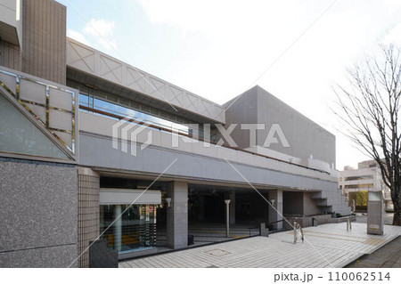 日立システムズホール仙台(仙台市青年文化センター)正面入り口 日立システムズホール仙台(仙台市青年文化センター)正面入り口 110062514