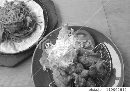 オムソバと唐揚げ 110062612