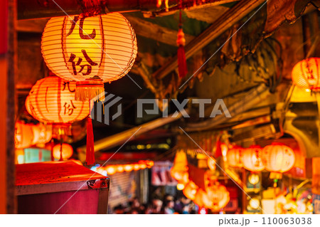夜の九份 メインストリート 基山街 夜の九份 メインストリート 基山街 110063038