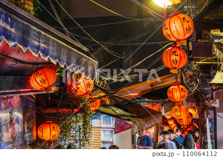 九份,台湾,豎崎路,スーチールー,石段,メインストリート,夜,夜景,台湾グルメ,食べ歩き,茶樓,提灯 九份,台湾,豎崎路,スーチールー,石段,メインストリート,夜,夜景,台湾グルメ,食べ歩き,茶樓,提灯 110064112