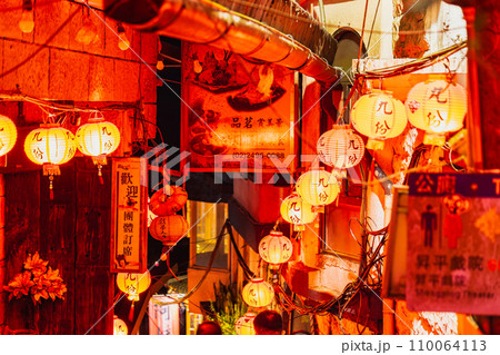 九份,台湾,豎崎路,スーチールー,石段,メインストリート,夜,夜景,台湾グルメ,食べ歩き,茶樓,提灯 九份,台湾,豎崎路,スーチールー,石段,メインストリート,夜,夜景,台湾グルメ,食べ歩き,茶樓,提灯 110064113