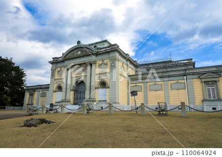 奈良公園内の奈良国立博物館　仏教美術展示 110064924