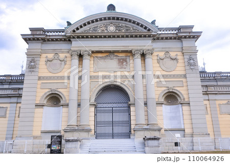 奈良公園内の奈良国立博物館 仏教美術展示 奈良公園内の奈良国立博物館 仏教美術展示 110064926