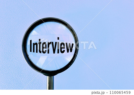 人にインタビューをする 人にインタビューをする 110065459
