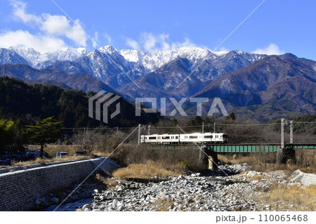 冬の伊那谷より飯田線、中田切川と中央アルプス3 冬の伊那谷より飯田線、中田切川と中央アルプス3 110065468