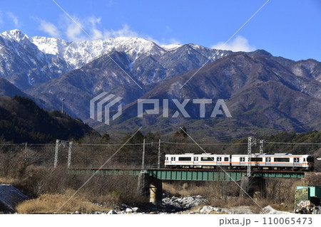 冬の伊那谷より飯田線、中田切川と中央アルプス6 110065473