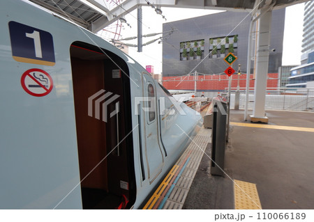 新幹線の終着駅 九州新幹線 鹿児島中央駅の車止めとN700系 新幹線の終着駅 九州新幹線 鹿児島中央駅の車止めとN700系 110066189