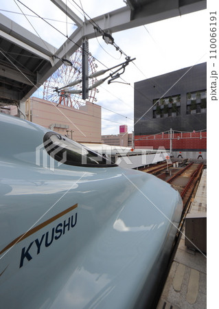 新幹線の終着駅 九州新幹線 鹿児島中央駅の車止めとN700系 110066191