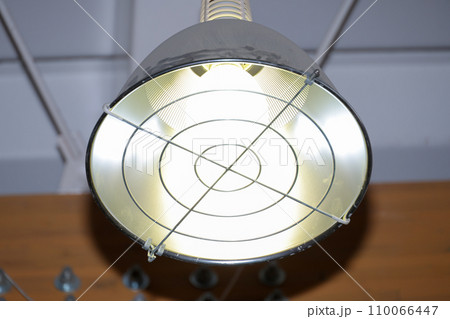 照明, ライト, 電球, 灯り, 光, 照明機器, 照明器具, 天井, 倉庫,照明装置、,電気 110066447