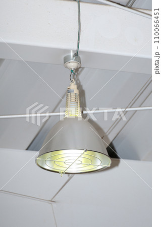 照明, ライト, 電球, 灯り, 光, 照明機器, 照明器具, 天井, 倉庫,照明装置、,電気 110066451