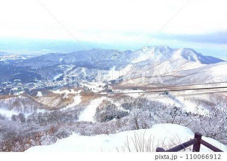 蔵王温泉スキー場全景 蔵王ロープウェイ 蔵王中央ロープウェイ 蔵王スカイケーブル 蔵王温泉スキー場全景 蔵王ロープウェイ 蔵王中央ロープウェイ 蔵王スカイケーブル 110066912