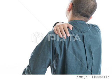 肩の痛みイメージ 110068317