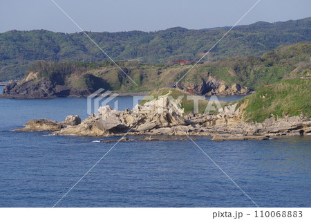 ヤセの断崖から見る関野鼻　2023年5月 110068883