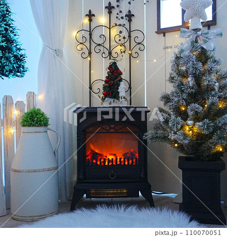 ナチュラルインテリア 暖炉とアンティーク雑貨 110070051