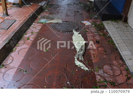 巨大台風一過 巨大台風一過 110070979