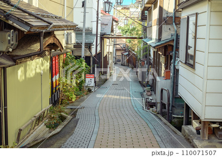 渋温泉の街並み【下高井郡山ノ内町】 110071507