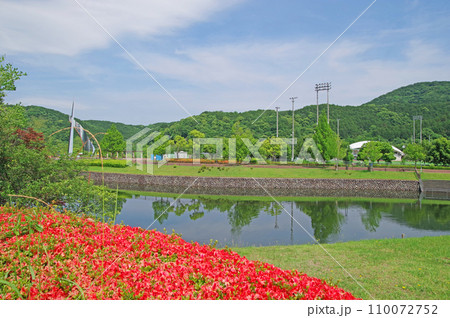 福岡県飯塚市の自然豊かなウエルネスパーク筑豊緑地公園 110072752