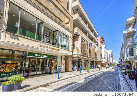 横浜の都市風景 横浜元町ショッピングストリート 横浜の都市風景 横浜元町ショッピングストリート 110073064