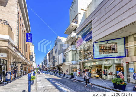 横浜の都市風景　横浜元町ショッピングストリート 110073545