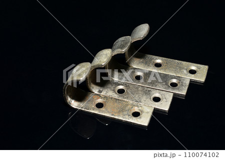 Fixing metal corners are an indispensable thing when mounting on a light background 110074102