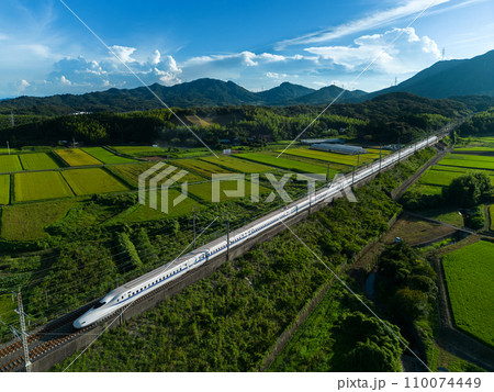 東海道新幹線・山陽新幹線を走るN700系 東海道新幹線・山陽新幹線を走るN700系 110074449