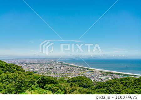 【神奈川県】湘南平から見た湘南の海 110074675