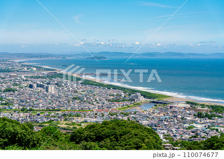 【神奈川県】湘南平から見た湘南の海 110074677