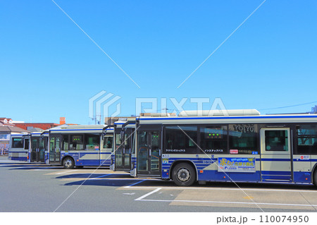 愛知県名古屋市、新瑞橋駅バスターミナルの風景 愛知県名古屋市、新瑞橋駅バスターミナルの風景 110074950