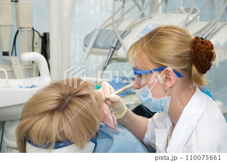 Dentist 110075661
