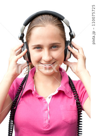 Listening to the music Listening to the music 110075725