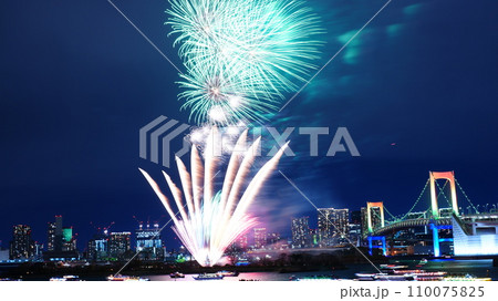 お台場レインボー花火2023の輝き 110075825