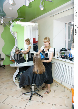 Hair salon 110075982