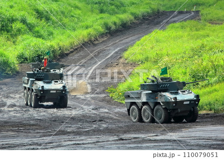 自衛隊の演習風景（87式偵察警戒車　富士 総合火力演習　静岡県） 110079051