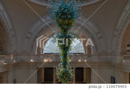 Metre high, View of Blown glass chandelier in Victoria and Albert Museum hall. Metre high, View of Blown glass chandelier in Victoria and Albert Museum hall. 110079403