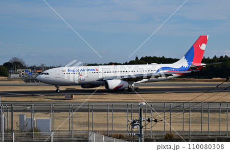 ネパール航空330成田十余三タキシング 110080308