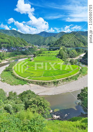 【あらぎ島】 和歌山県有田郡有田川町清水 【あらぎ島】 和歌山県有田郡有田川町清水 110080705