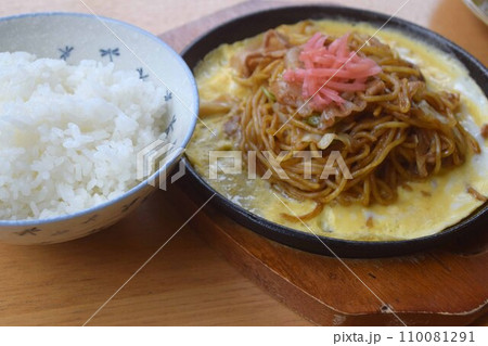 オムソバ定食 110081291