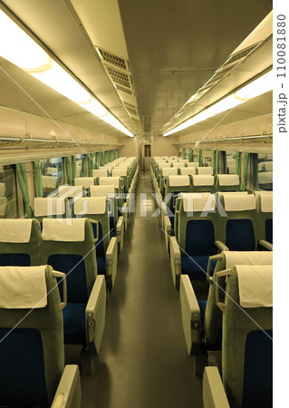 新幹線0系電車の車内（日本 埼玉県さいたま市） 110081880