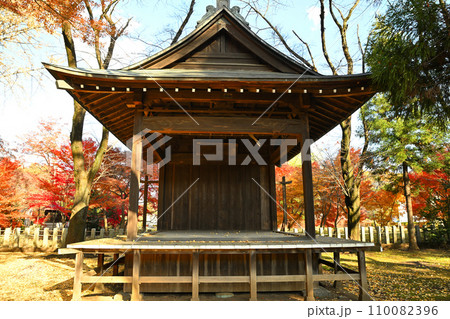 村社 晩秋の神明社 神楽殿 所沢市 村社 晩秋の神明社 神楽殿 所沢市 110082396