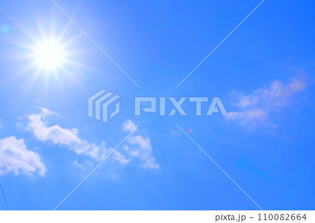 青空と雲　背景・テクスチャ 110082664