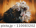 ドライフラワーリースと影 110083202