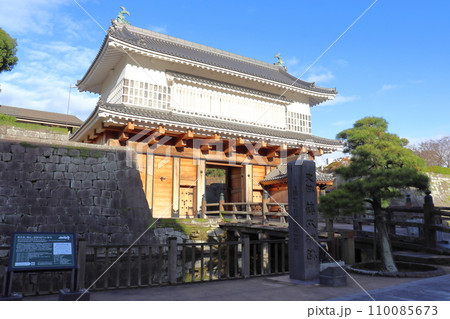 鹿児島城(鶴丸城)の御楼門と石橋 鹿児島城(鶴丸城)の御楼門と石橋 110085673