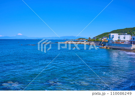 神奈川県横須賀市秋谷のR134号付近から北西側の長者ヶ崎方面 110086249